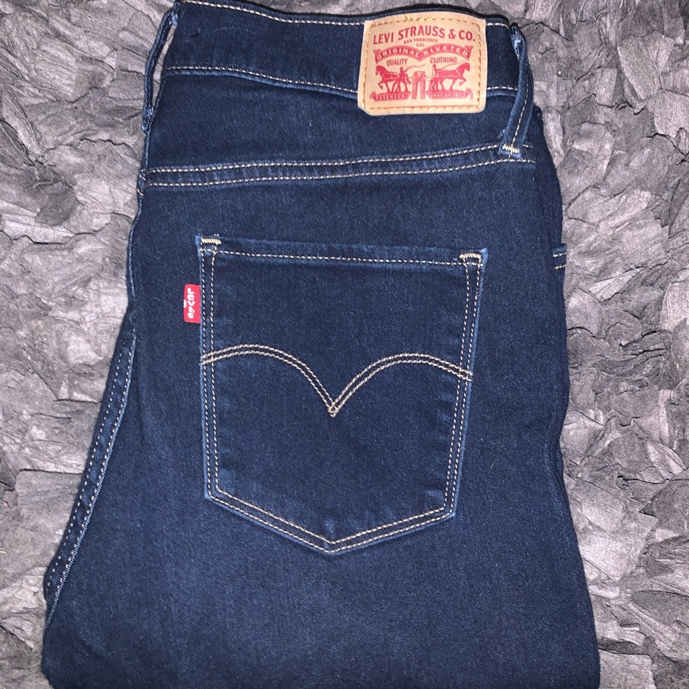 💲 SOLD 💲 LEVIS 720 High Rise Super Skinny